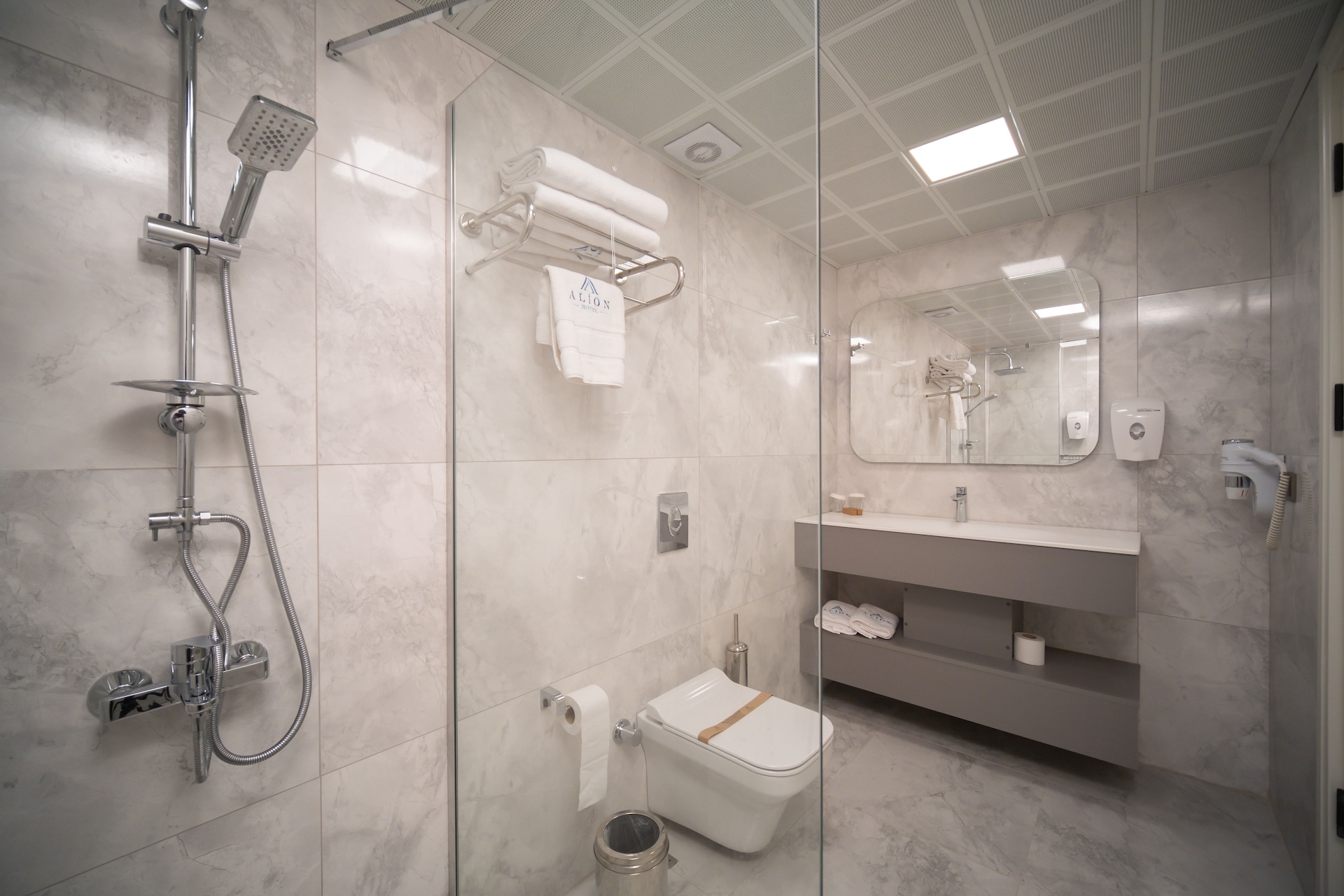 alion-hotel-izmir-cit-kisilik-oda-banyo