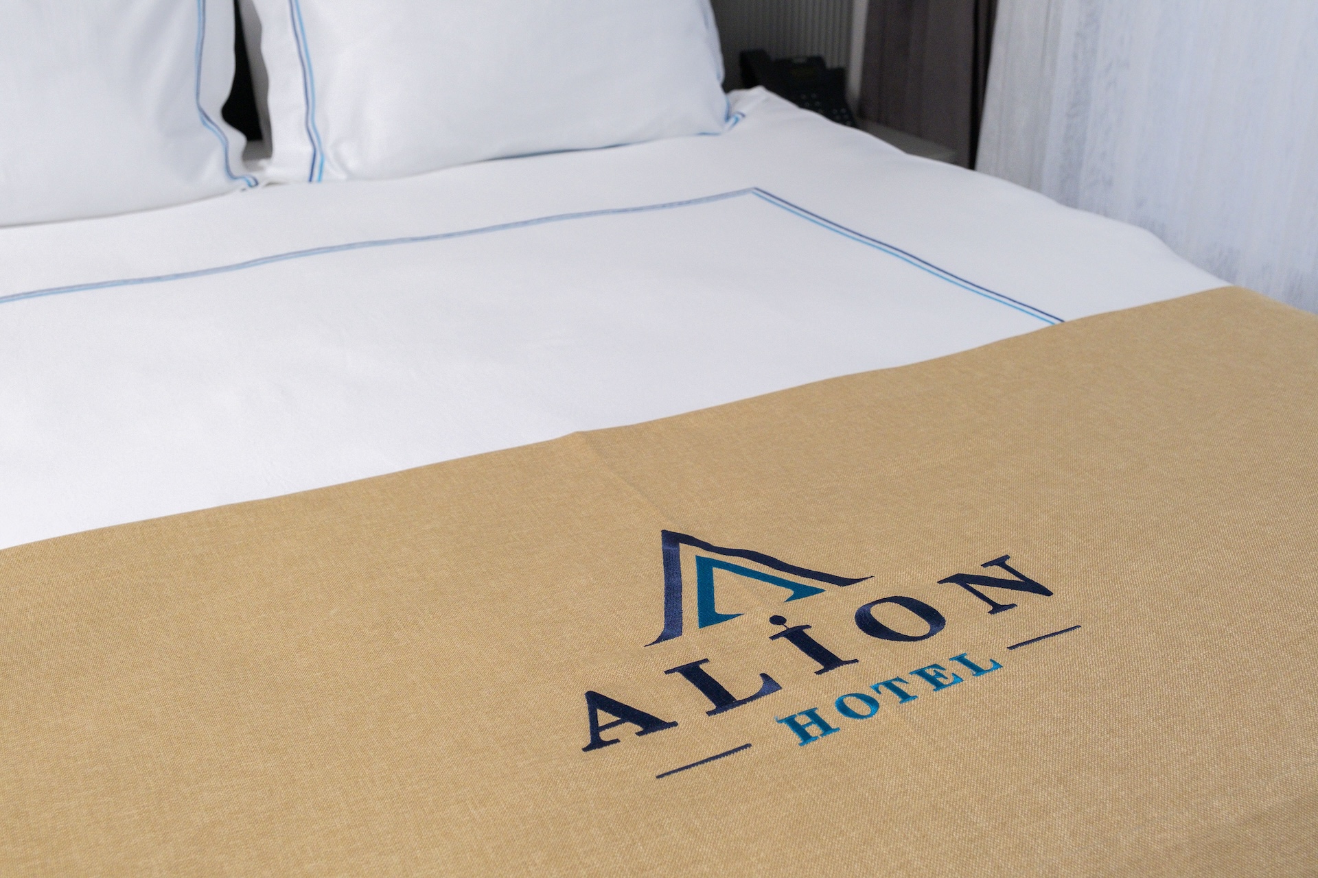 alion-hotel-izmir-standart-odalar-yatak-ortusu